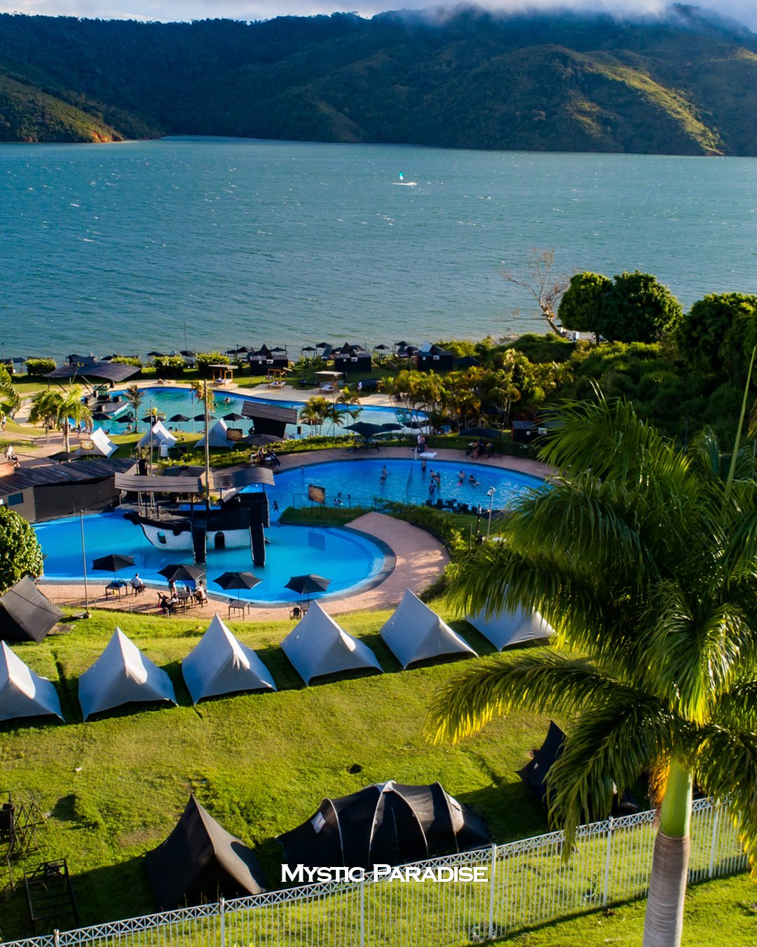 Pasadía frente al Lago Calima en Mystic Paradise