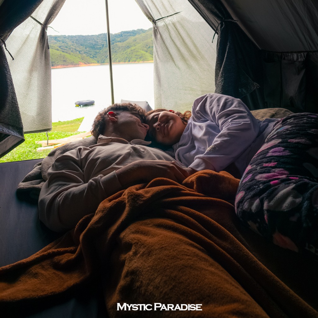 Pareja en Carpa Camping Élite